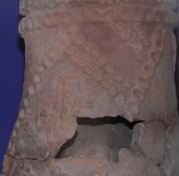 Circles forming a cross on a clay